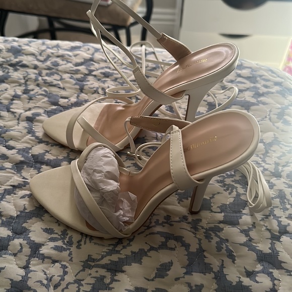 White Mild Heel Toe Loop Ankle Tie Heel - Picture 3 of 8